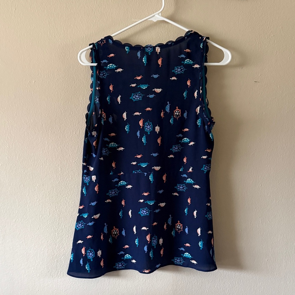 Anthropologie Maeve Navy Turtle Print Scalloped V-Neck Sleeveless Top Size 6 - Picture 2 of 8